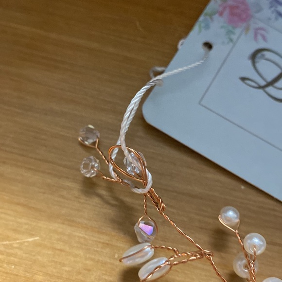 Beautiful Rhinestone and pearl wedding headband - Picture 5 of 7